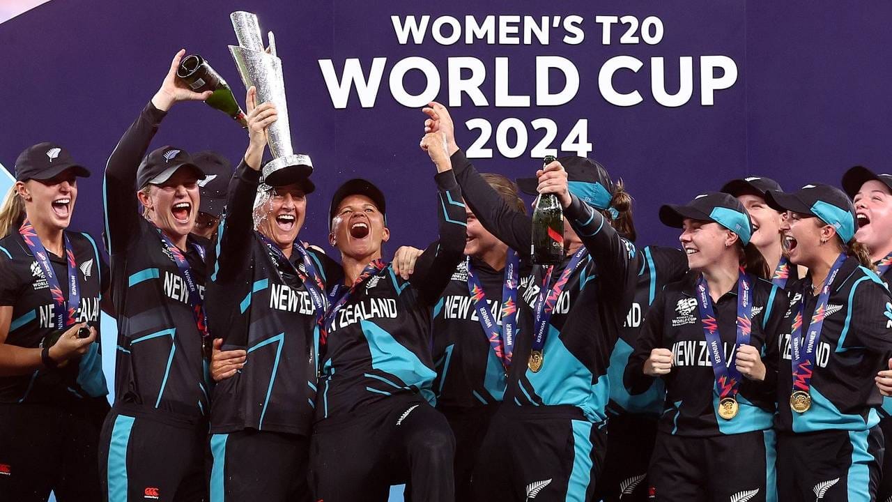 New Zealand team lifting the Women's T20 WC trophy