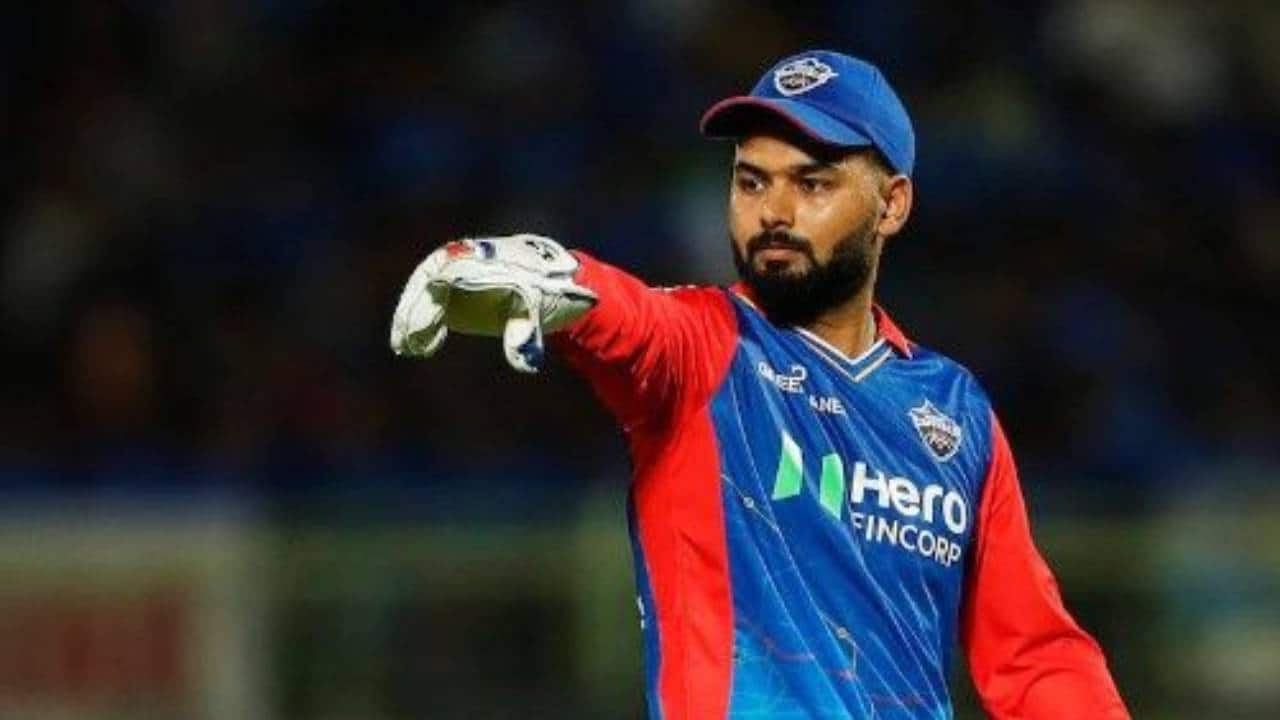 Pant wicketkeeping during an IPL match