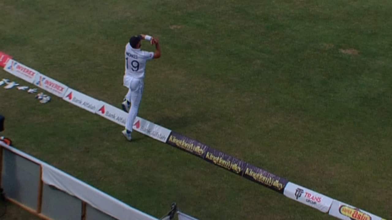 Woakes trying to take a catch against Pakistan