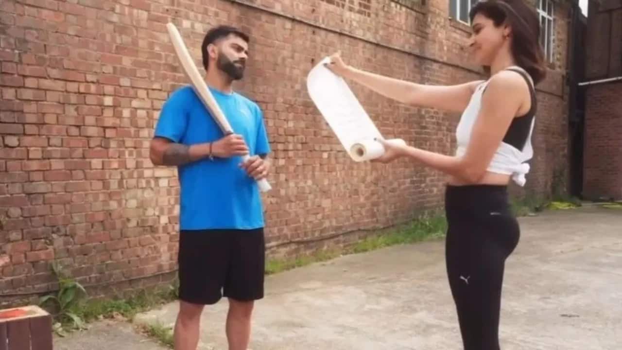 Virat Kohli and Anushka Sharma Playing Gully Cricket