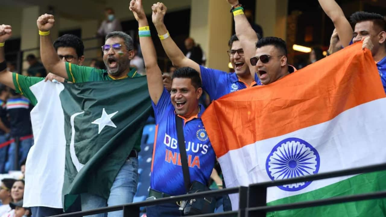 India and Pakistan fans