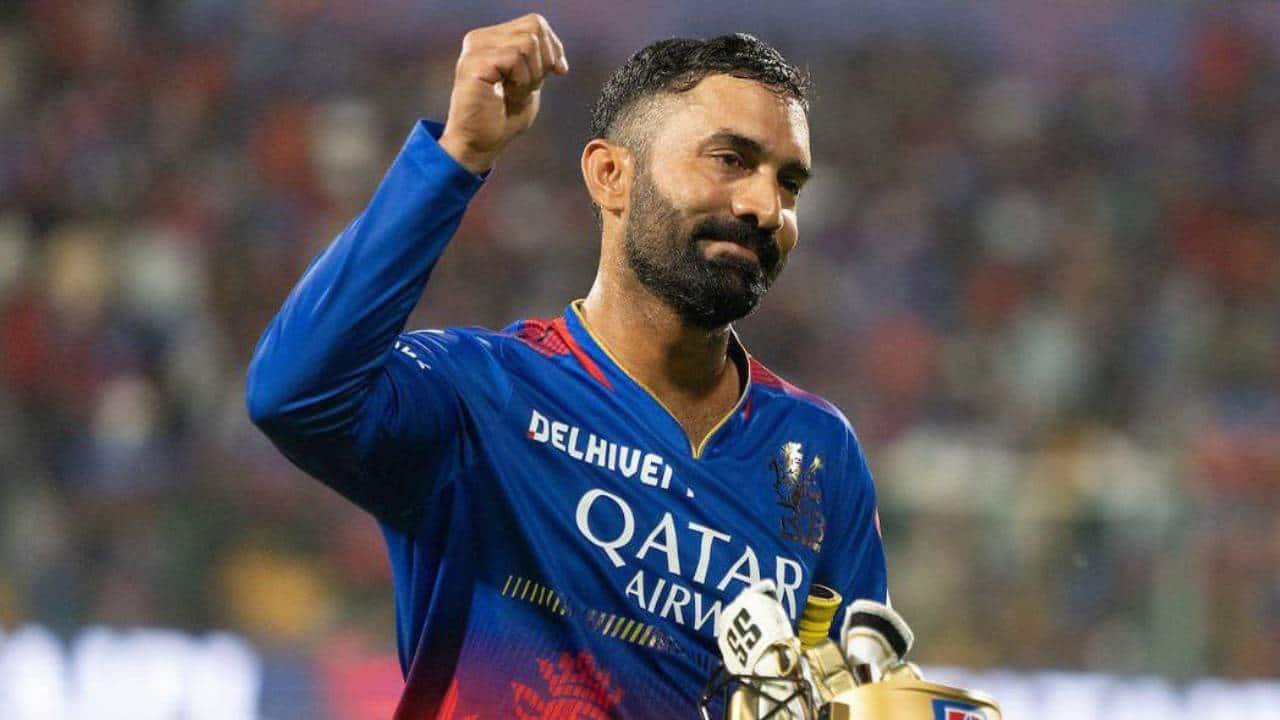 Dinesh Karthik playing for RCB in IPL