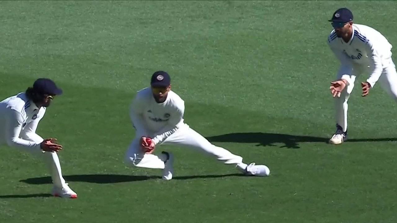 Virat Kohli drops easy catch