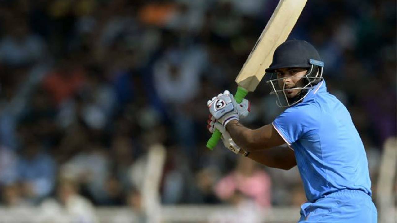 Pant batting for Delhi