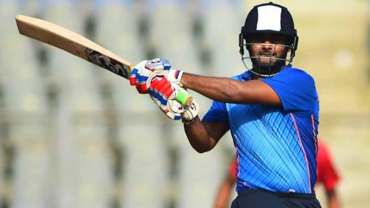 Pant batting for Delhi