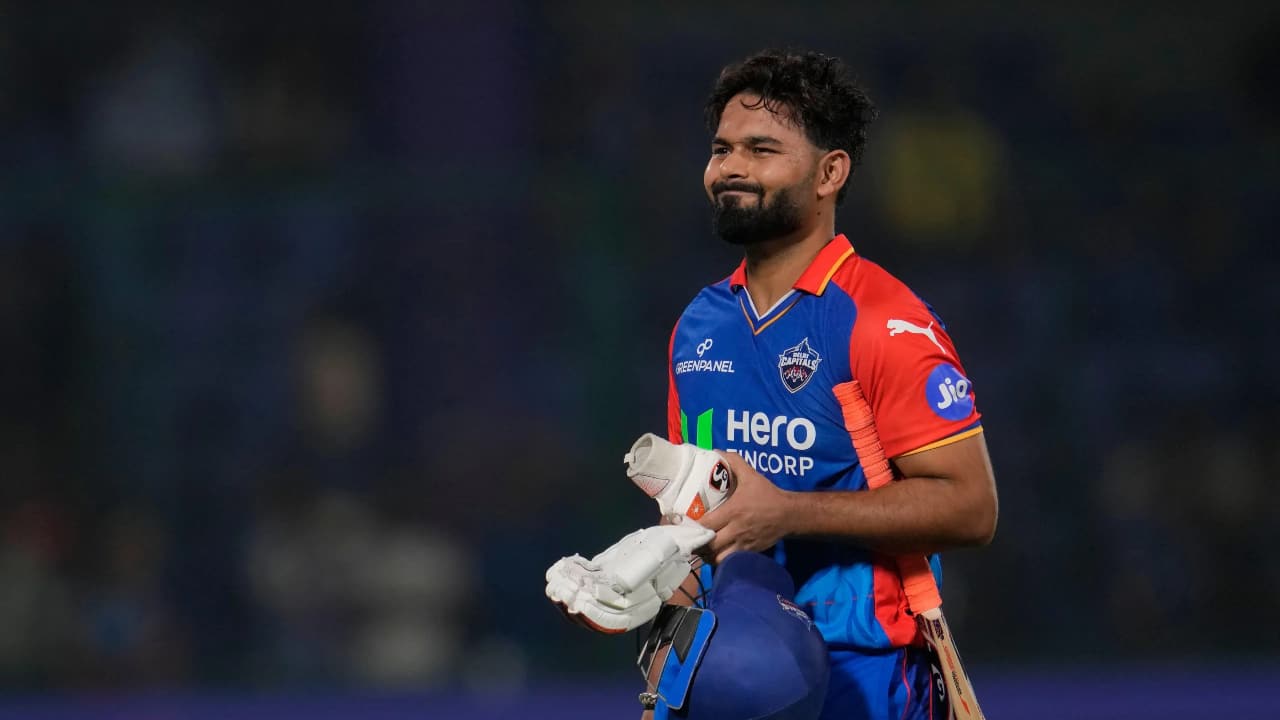 Pant batting for DC in IPL