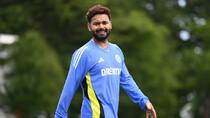 WATCH: Rishabh Pant gives a Special gift to the two men who Rescued him after his Deadly car crash in 2022