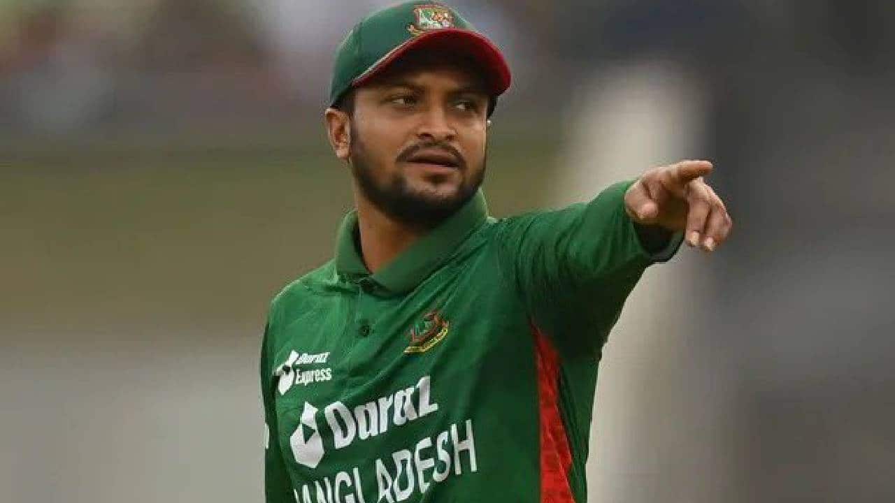 Shakib fielding during a match