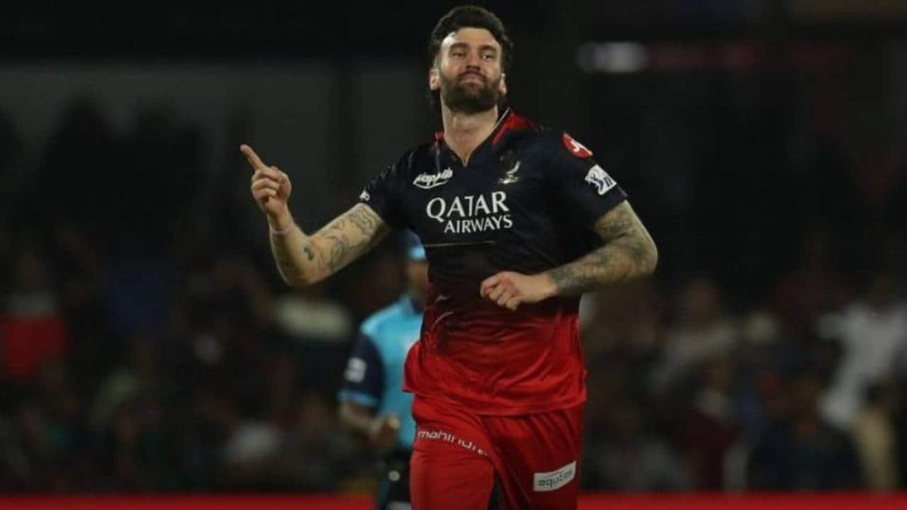 Topley bowling for RCB in IPL