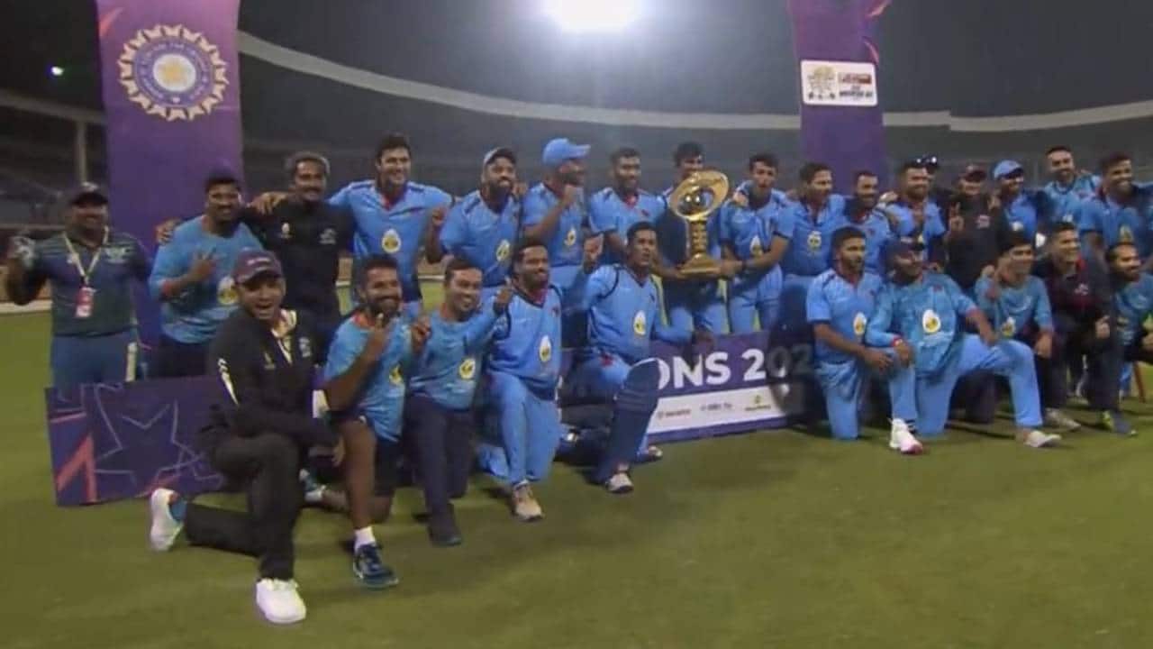 Mumbai Cricket Team with SMAT trophy
