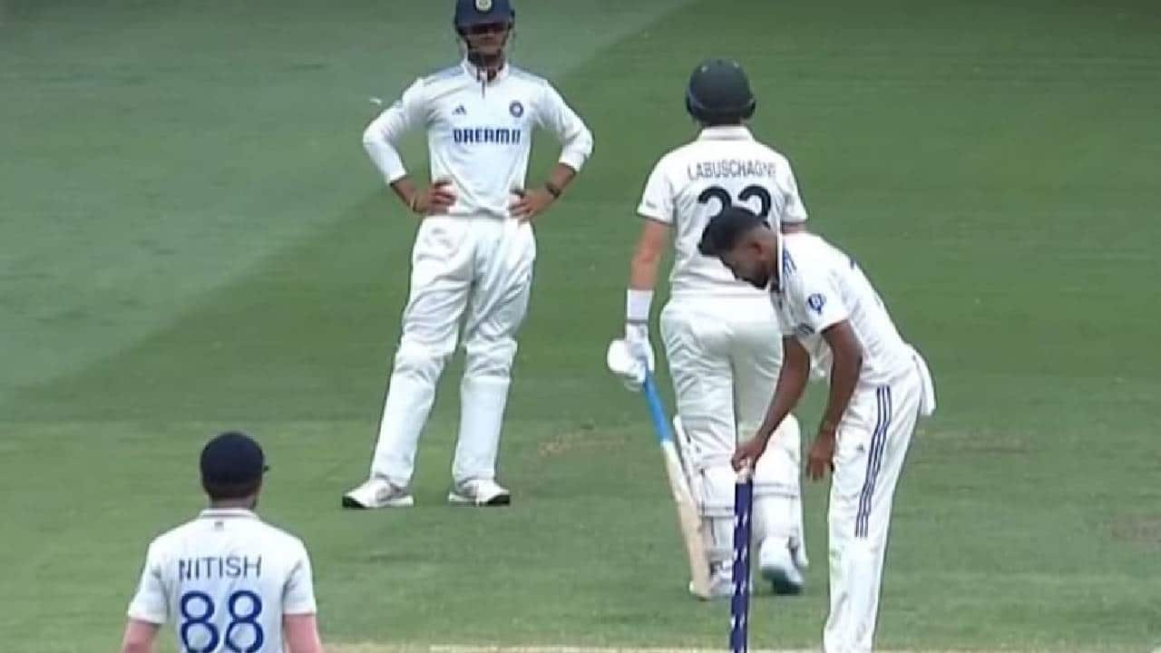 Siraj Change the bails