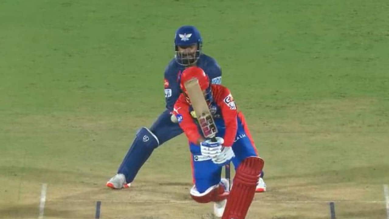 Rishabh Pant misses stumping chance