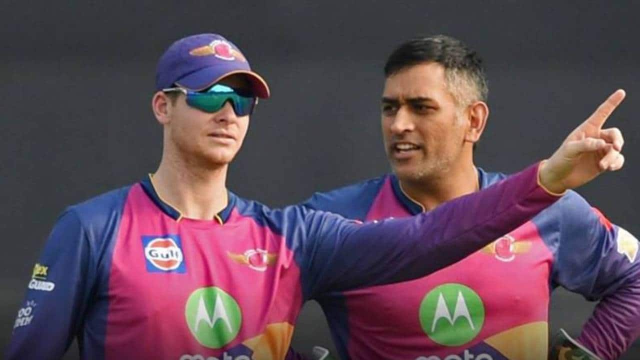 MS Dhoni and Steve Smith