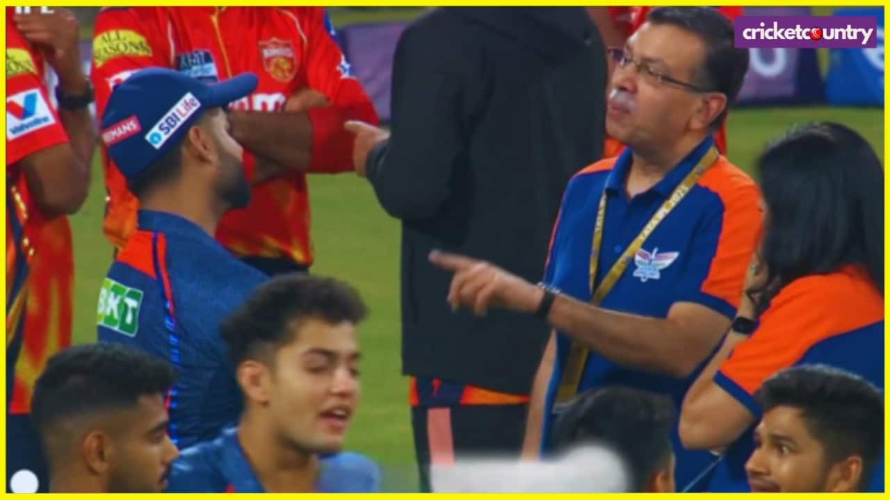 Sanjiv Goenka talking to Rishabh Pant