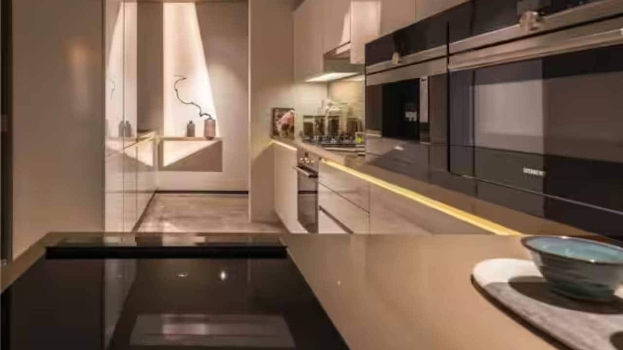 Explore Sachin Tendulkar's Luxurious Mumbai House | Housivity, image size:1280x720