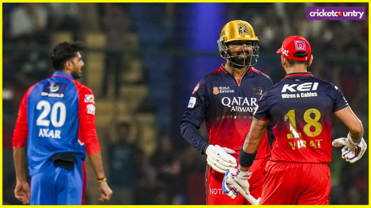 Virat Kohli and Krunal Pandya during DC vs RCB Match