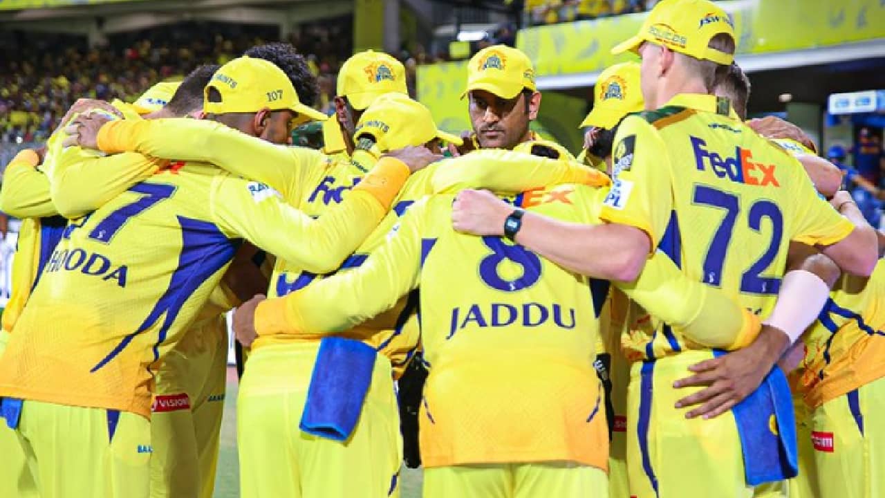 CSK-team-huddle
