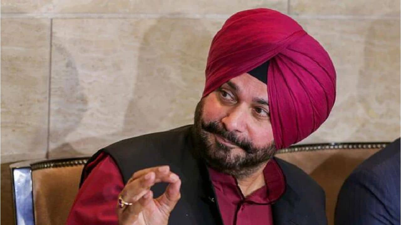 Navjot Singh Sidhu Navjot Singh Sidhu THROWN out of IPL 2025? Star cricketer reveals the truth