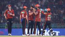 Collapse in the lower-order batters led to RCB losing their clash against SRH by runs