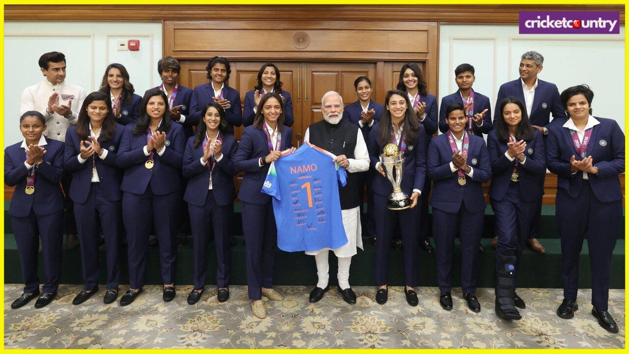 PM narendra modi meets women indian team