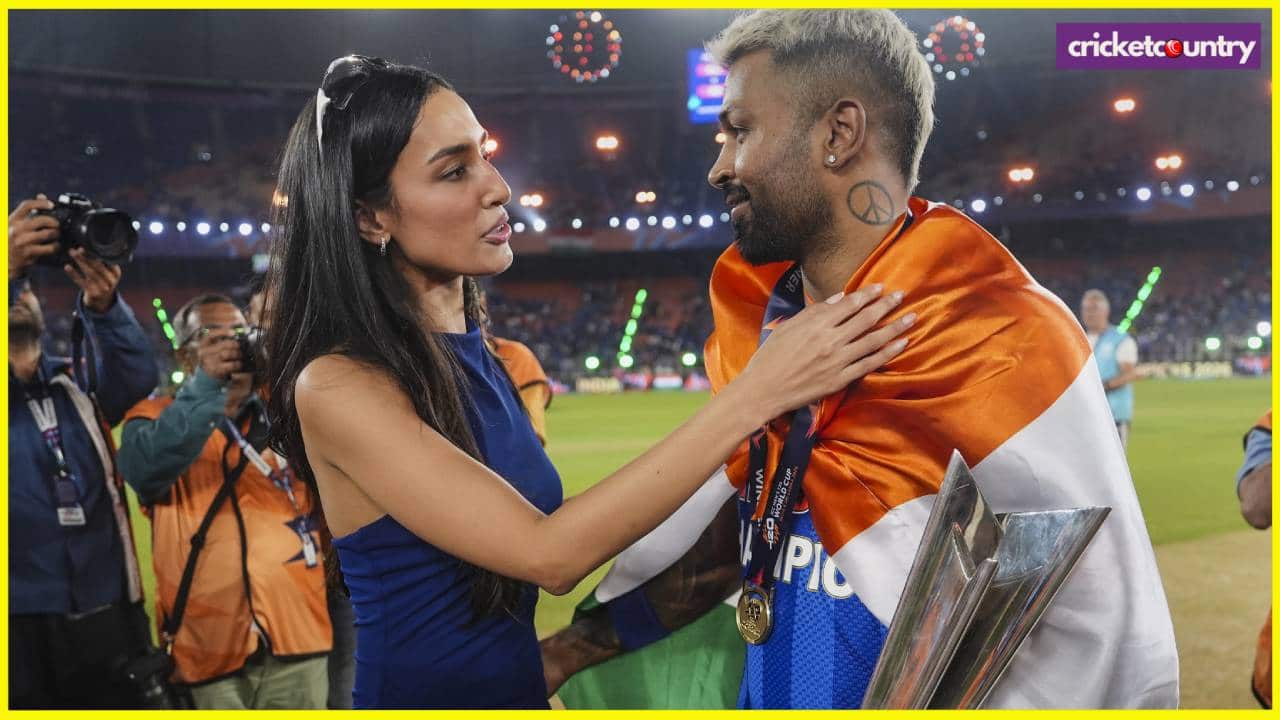 Hardik pandya girlfriend on field