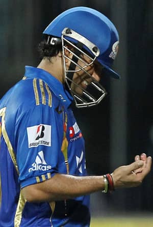 IPL 2012: Sachin Tendulkar injured during opening clash against Chennai 