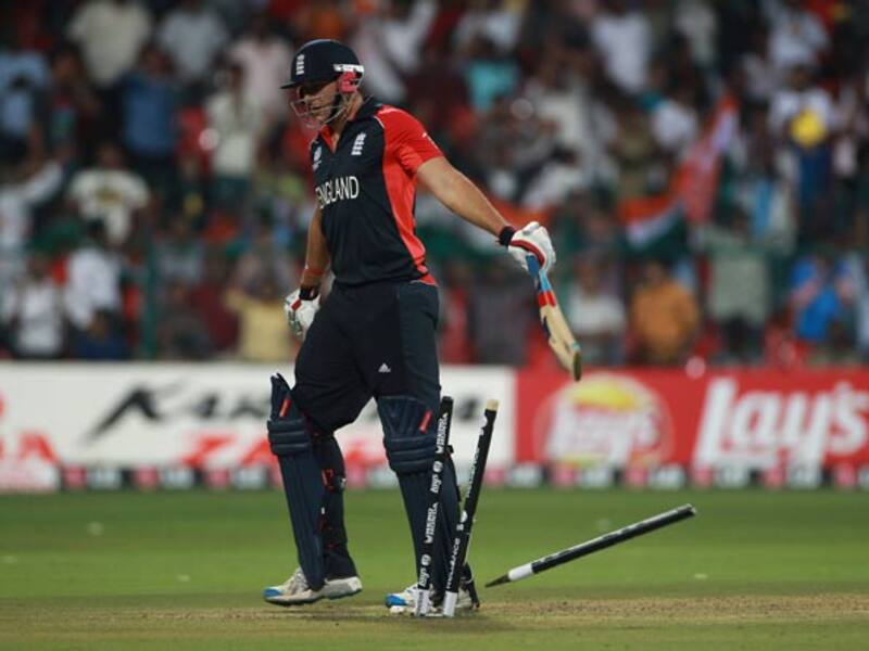 England fined for slow over-rate, Tim Bresnan reprimanded