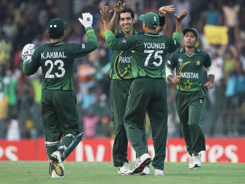 Pakistan bundle out Australia for 176  