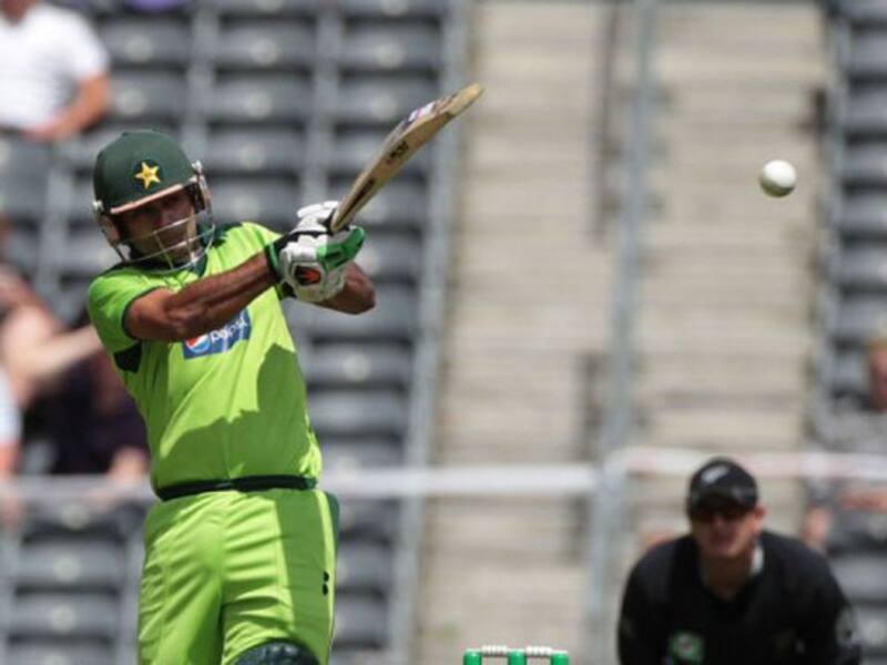 Hafeez, Afridi lead Pakistan to victory