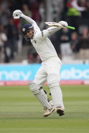 England take 193-run lead, despite Dravid's gritty hundred England take 193-run lead, despite Dravid's gritty hundred