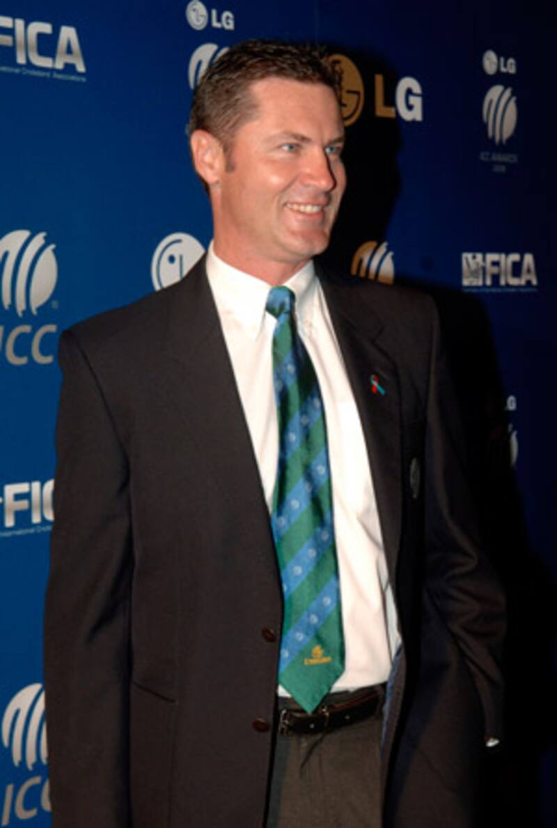 ICC World T20 2012: Simon Taufel to quit umpiring after tournament