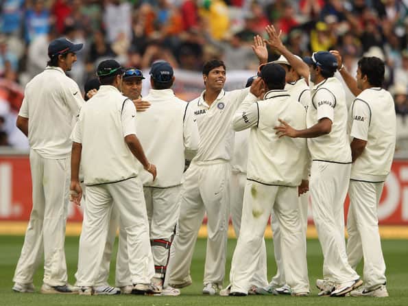 Cowan, Ponting steady Australia after Yadav's double strikes Cowan, Ponting steady Australia after Yadav's double strikes