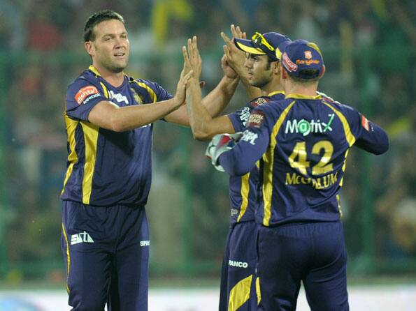 Disciplined Kolkata restrict Delhi to 153 Disciplined Kolkata restrict Delhi to 153