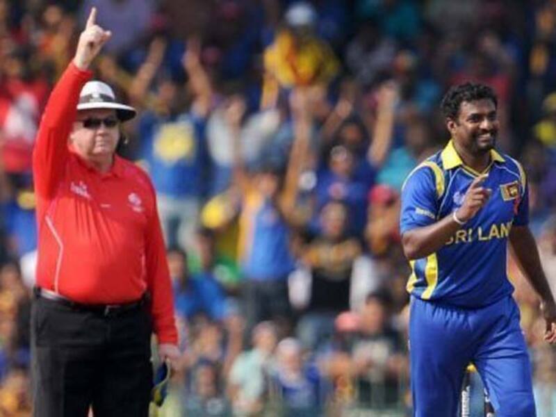 Fans ignore rules to watch Murali for the last time