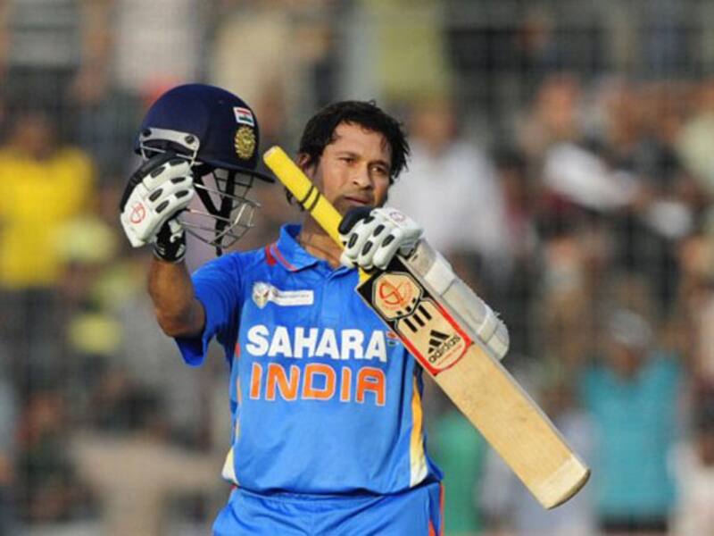 Sachin Tendulkar shows minimal emotions after completing milestone ton 