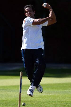 Irfan Pathan stakes strong claim to take injured Praveen's place in Indian team Irfan Pathan stakes strong claim to take injured Praveen's place in Indian team