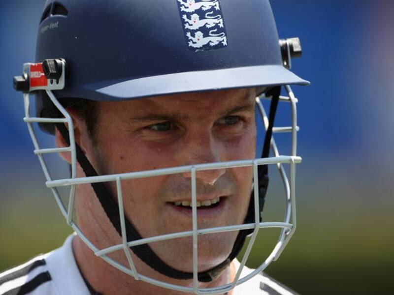 Strauss delighted with bowlers' performance