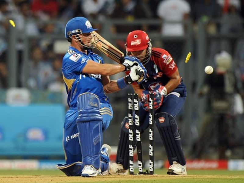 Disciplined Delhi Daredevils bundle out Mumbai Indians for 92
