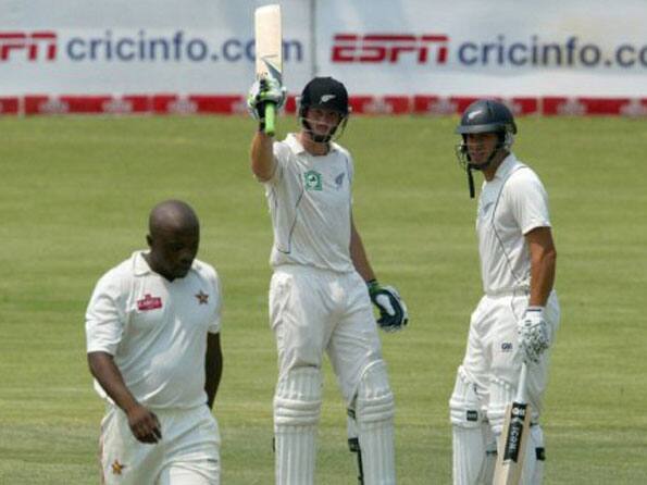 Martin Guptill hits half-century as New Zealand pile on runs 
