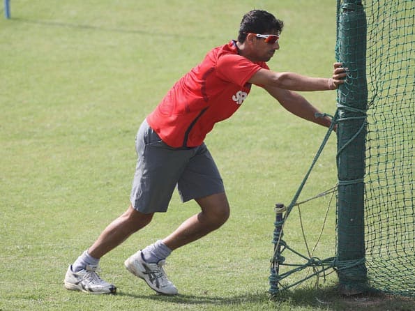 Ashish Nehra, Ishant Sharma meet Tihar jail inmates Ashish Nehra, Ishant Sharma meet Tihar jail inmates