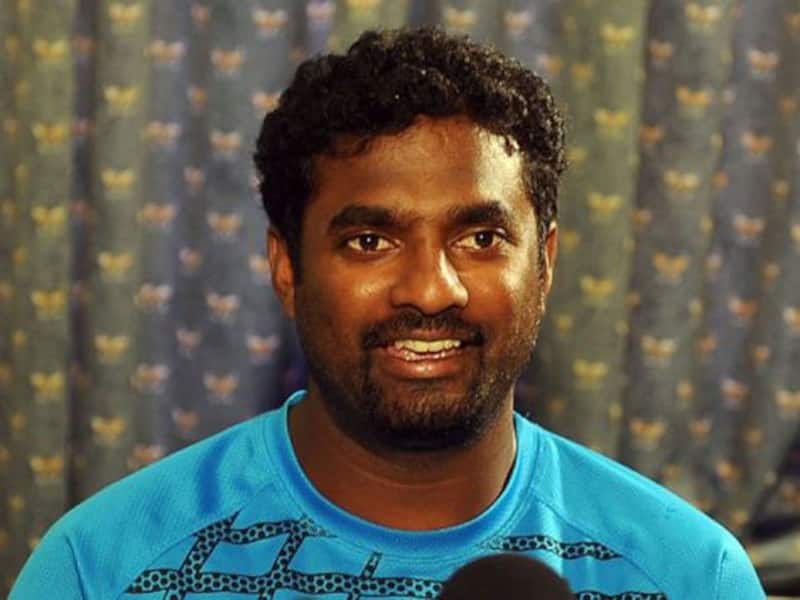 Muttiah Muralitharan presented cheque of &Acirc;&pound;250,000 by Lycamobile