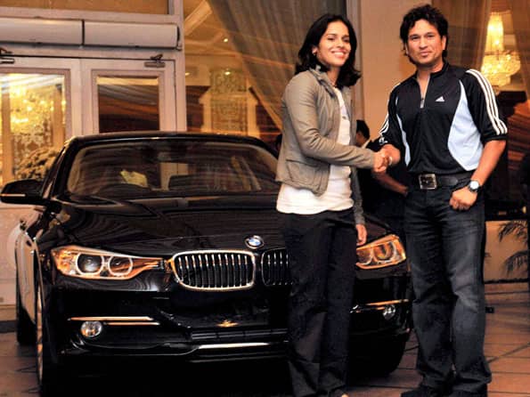 Sachin Tendulkar gifts BMW car to Saina Nehwal Sachin Tendulkar gifts BMW car to Saina Nehwal