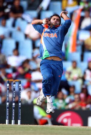 Dhoni unearths Kohli's bowling prowess in second ODI Dhoni unearths Kohli's bowling prowess in second ODI