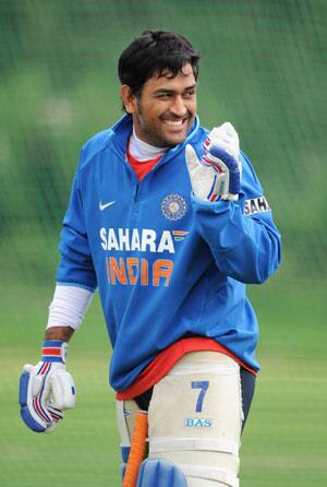 Dhoni wins the ICC Spirit of Cricket Award Dhoni wins the ICC Spirit of Cricket Award
