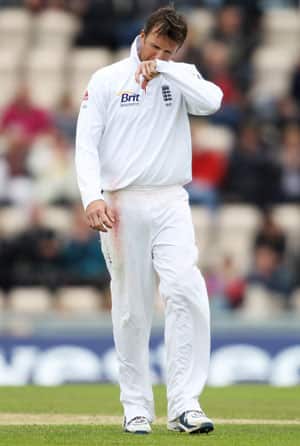Swann reprimanded for ill-temper on second day