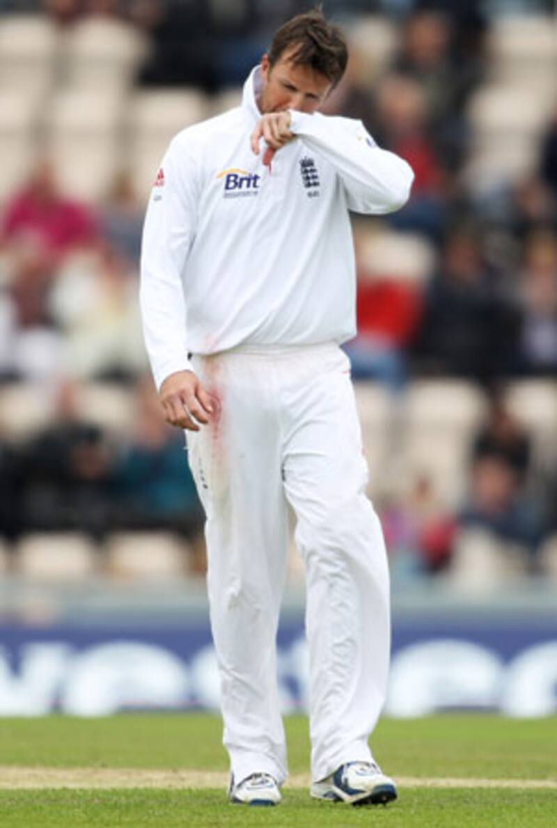Swann reprimanded for ill-temper on second day