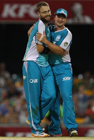 Daniel Vettori signs three-year deal with Brisbane Heat