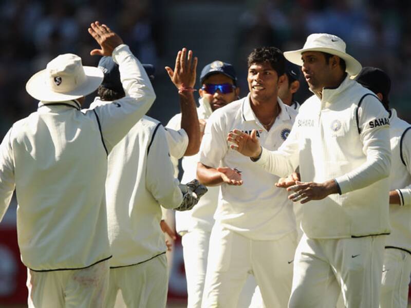 Umesh Yadav strikes as Australia lose three on day two