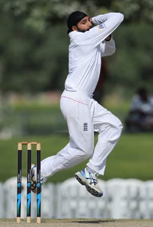 Monty Panesar leaves Pakistan in a spin on day three