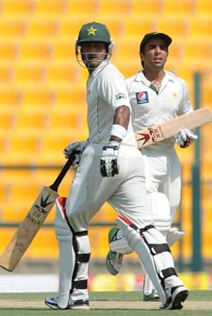 Umar hits century as Pakistan take 62-run lead on second day Umar hits century as Pakistan take 62-run lead on second day